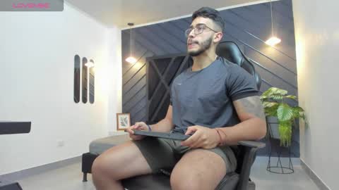 Snapshot of liam_kleiin chatting on 10.18.25 LIAM KLEIN online show from 10.18.25