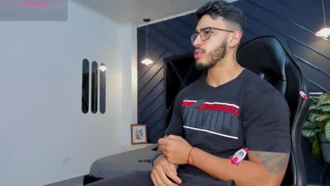 Snapshot of liam_kleiin chatting on 10.22.25 LIAM KLEIN online show from 10.22.25