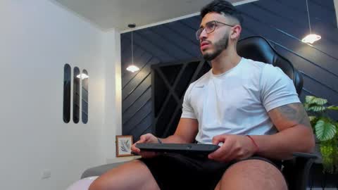 Snapshot of liam_kleiin chatting on 11.01.25 LIAM KLEIN online show from 11.01.25