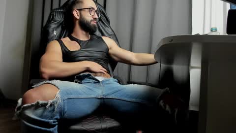 Snapshot of liamaesthetic chatting on 12.05.24 Liam online show from 12.05.24