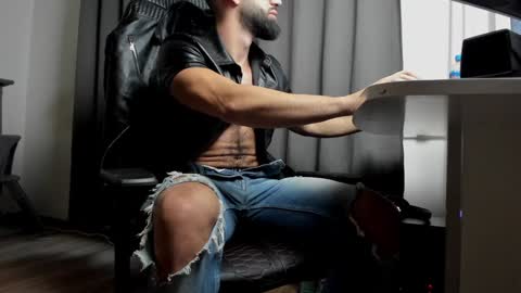 Snapshot of liamaesthetic chatting on 12.08.24 Liam online show from 12.08.24