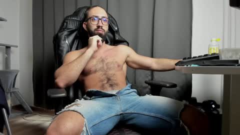 Snapshot of liamaesthetic chatting on 01.30.25 Liam online show from 01.30.25