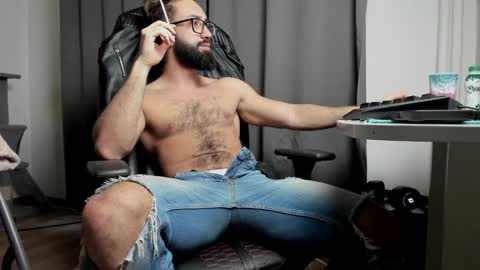 Snapshot of liamaesthetic chatting on 02.08.25 Liam online show from 02.08.25