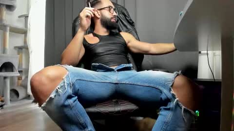 Snapshot of liamaesthetic chatting on 10.22.25 Liam online show from 10.22.25