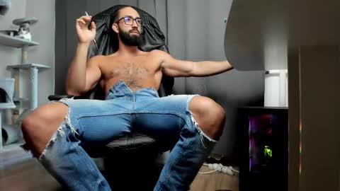 Snapshot of liamaesthetic chatting on 10.25.25 Liam online show from 10.25.25