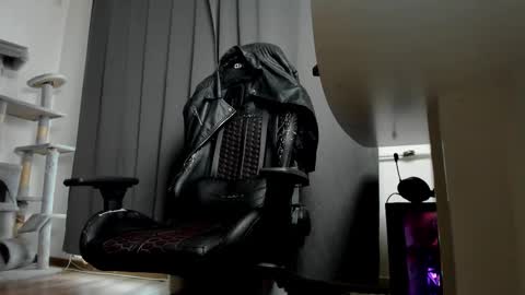 Snapshot of liamaesthetic chatting on 11.05.25 Liam online show from 11.05.25