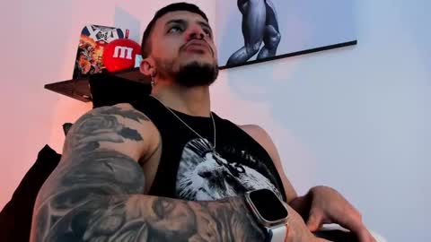 Snapshot of liamreigns_ chatting on 02.18.25 liam online show from 02.18.25