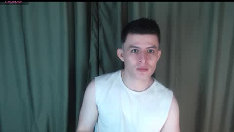 Snapshot of lian_eathan chatting on 10.25.25 lian_eathan online show from 10.25.25