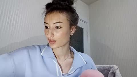 Lia online show from 11.23.25