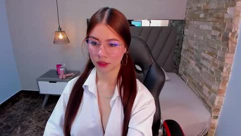 Snapshot of lianeumann chatting on 12.14.24 LIANE online show from 12.14.24