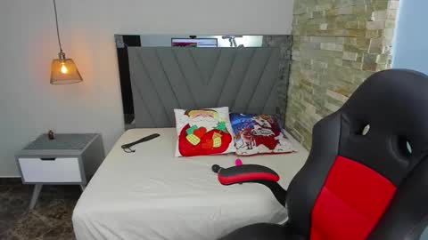 Snapshot of lianeumann chatting on 12.27.24 LIANE online show from 12.27.24