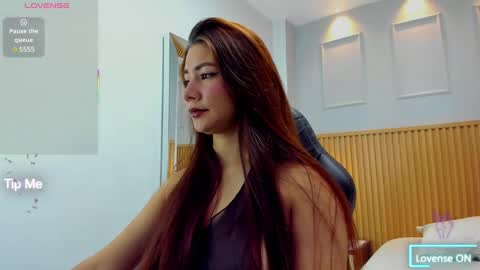 Snapshot of lianeumann chatting on 03.06.25 LIANE online show from 03.06.25