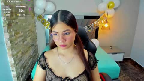 Snapshot of lianeumann chatting on 10.28.25 LIANE online show from 10.28.25