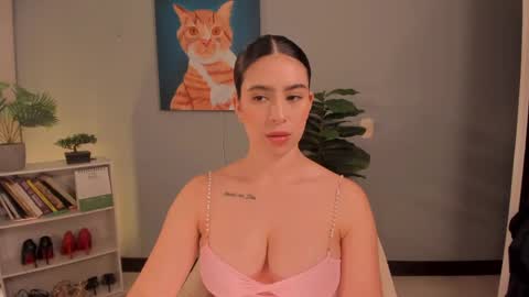 Snapshot of liapearce chatting on 05.26.26 Lia online show from 05.26.26