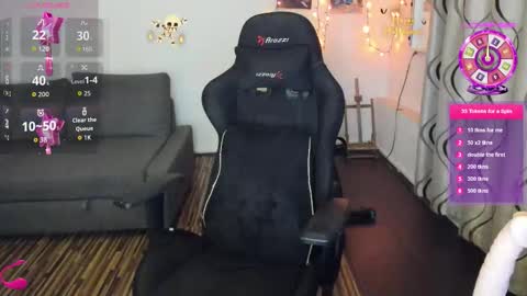 LiaQuinn online show from 11.20.25