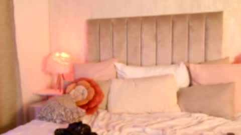 Snapshot of liarasol chatting on 04.28.26 Liora online show from 04.28.26