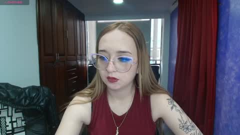 Snapshot of liaroberts1 chatting on 12.02.24 Lia Roberts online show from 12.02.24