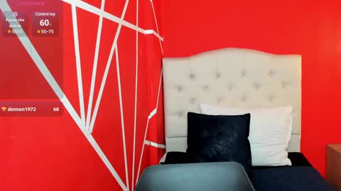 Snapshot of liaroberts1 chatting on 12.17.24 Lia Roberts online show from 12.17.24