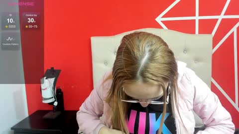 Snapshot of liaroberts1 chatting on 12.30.24 Lia Roberts online show from 12.30.24