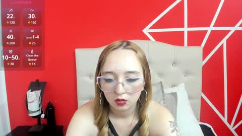 Snapshot of liaroberts1 chatting on 01.10.25 Lia Roberts online show from 01.10.25