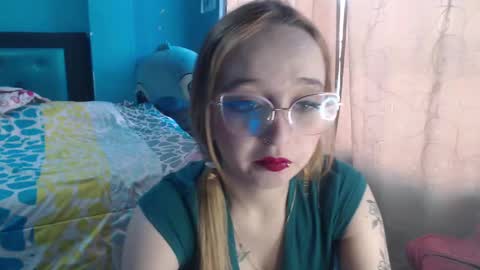 Snapshot of liaroberts1 chatting on 02.01.25 Lia Roberts online show from 02.01.25