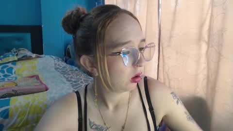 Snapshot of liaroberts1 chatting on 02.04.25 Lia Roberts online show from 02.04.25