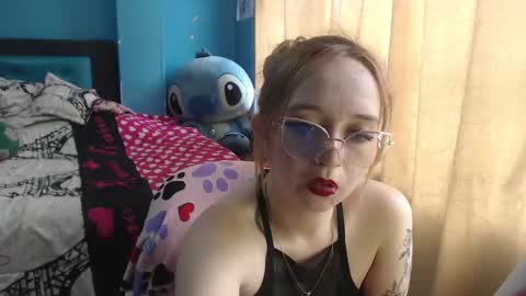 Snapshot of liaroberts1 chatting on 02.11.25 Lia Roberts online show from 02.11.25