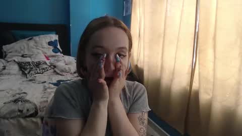 Snapshot of liaroberts1 chatting on 02.18.25 Lia Roberts online show from 02.18.25