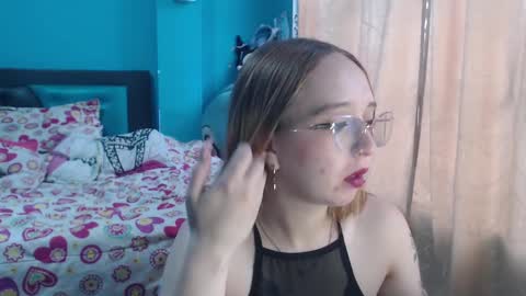 Snapshot of liaroberts1 chatting on 03.07.25 Lia Roberts online show from 03.07.25