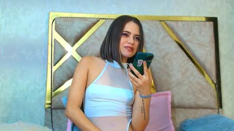 Snapshot of liaruso chatting on 01.12.25 liaross online show from 01.12.25