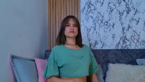 Snapshot of liaruso chatting on 10.07.25 liaross online show from 10.07.25