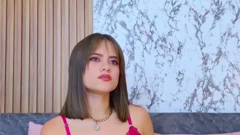 Snapshot of liaruso chatting on 10.16.25 liaross online show from 10.16.25