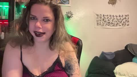Snapshot of libbydeetzxxx chatting on 12.17.24 Libby Deetz online show from 12.17.24
