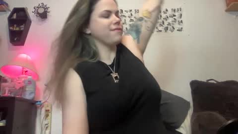 Snapshot of libbydeetzxxx chatting on 02.19.25 Libby Deetz online show from 02.19.25