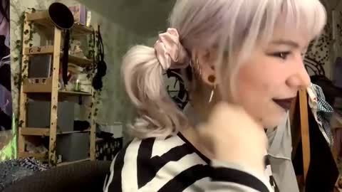 Lola online show from 09.12.25