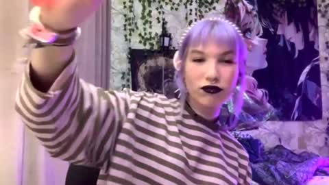 Snapshot of libbynading chatting on 09.19.25 Lola online show from 09.19.25