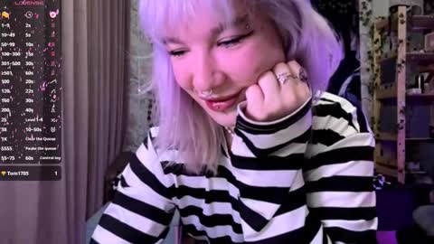 Snapshot of libbynading chatting on 10.10.25 Lola online show from 10.10.25