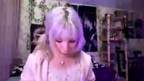 Snapshot of libbynading chatting on 10.11.25 Lola online show from 10.11.25