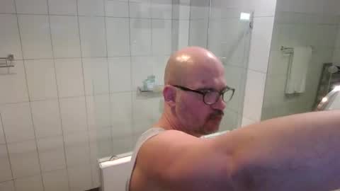 Snapshot of libertarians1972 chatting on 10.22.25 Cockcentric online show from 10.22.25