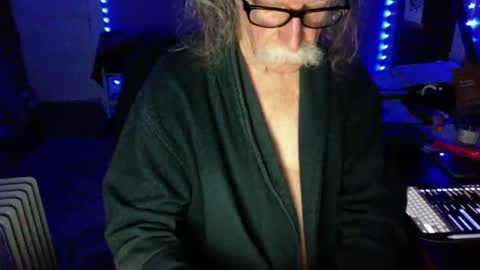 Snapshot of lickyouryoni chatting on 11.17.25 LickYourYoni online show from 11.17.25