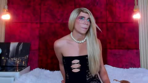 Snapshot of liiacollins chatting on 10.08.25 liiacollins online show from 10.08.25