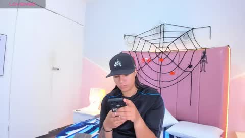 liiam_smith_ online show from 10.28.25