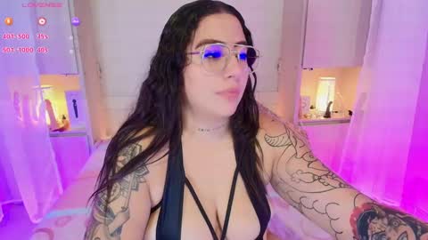 Snapshot of liiavega chatting on 02.10.25 online show from 02.10.25