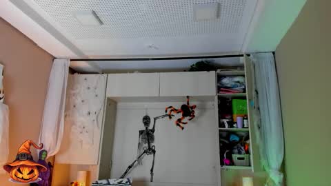         online show from 10.09.25