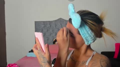 Snapshot of liisakiss chatting on 01.11.25 LiisaKiss online show from 01.11.25