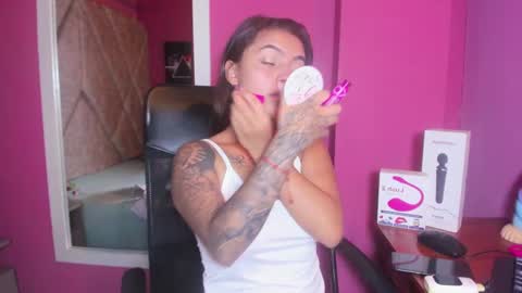 Snapshot of liisakiss chatting on 10.11.25 LiisaKiss online show from 10.11.25