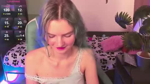Snapshot of lika_sky chatting on 10.20.25 lika_sky online show from 10.20.25