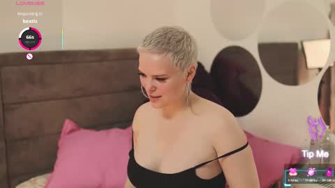 likaaberry online show from 10.15.25