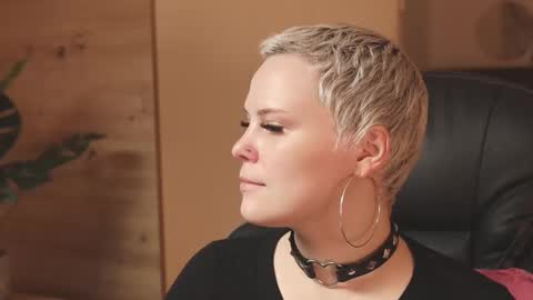 likaaberry online show from 11.18.25