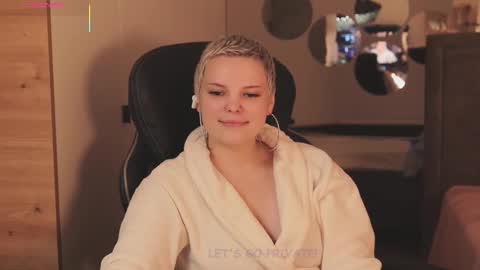 likaaberry online show from 11.30.25